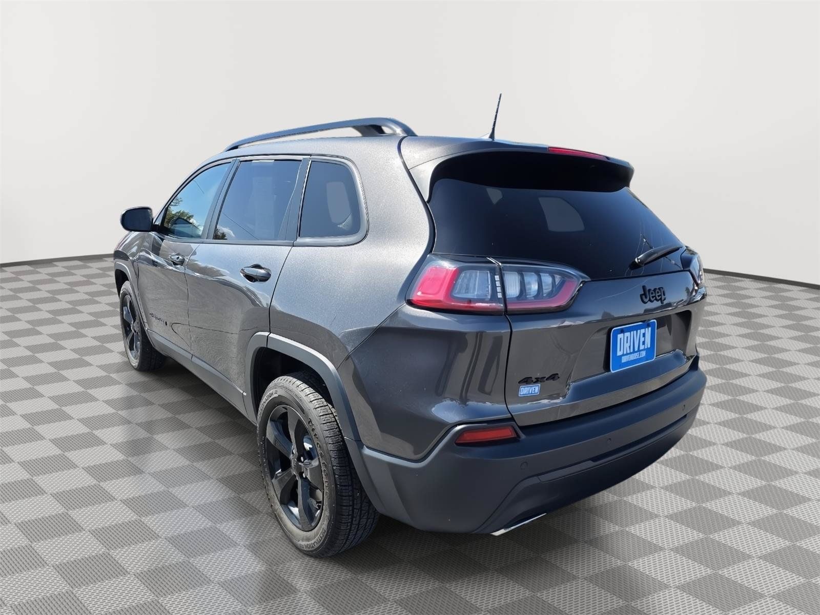 Used 2019 Jeep Cherokee Latitude Plus AWD/4WD image 6