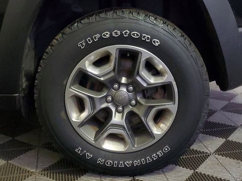 Used 2019 Jeep Cherokee Trailhawk w/ Comfort/Convenience Group image 8