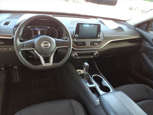 Used 2024 Nissan Altima 2.5 SV image 18