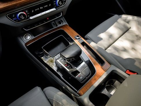 Used 2022 Audi Q5 2.0T Prestige w/ Prestige Package image 34