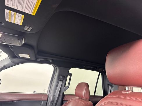 Used 2024 Ford Expedition Limited AWD/4WD image 3