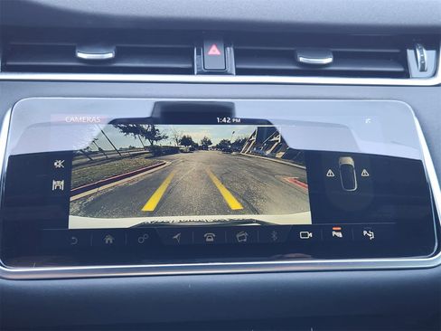 Used 2020 Land Rover Range Rover Evoque SE image 18