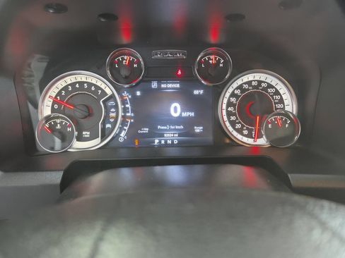 Used 2017 RAM 1500 Classic SLT w/ SLT Plus D←cor Group AWD/4WD image 35