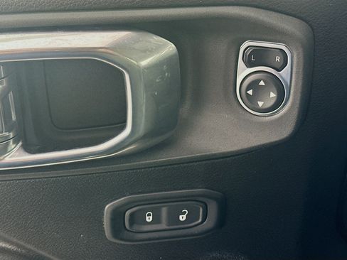 Used 2024 Jeep Wrangler Unlimited AWD/4WD image 15