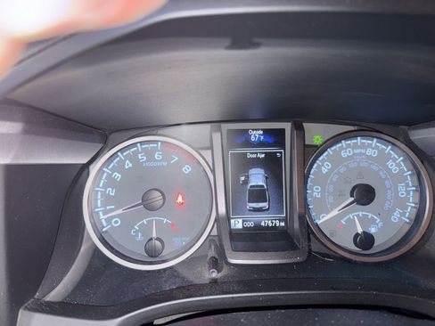 Used 2021 Toyota Tacoma TRD Sport w/ Technology Package image 21