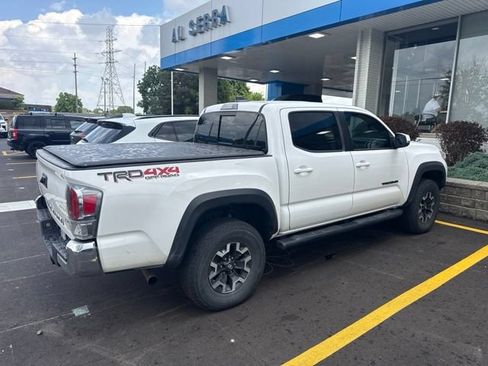 Used 2020 Toyota Tacoma TRD Off-Road AWD/4WD image 3