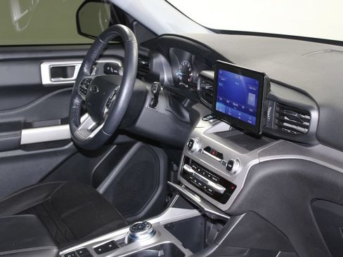 Used 2021 Ford Explorer XLT RWD image 31