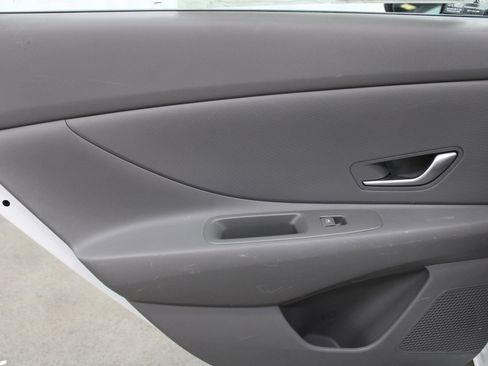 Used 2022 Hyundai Elantra SEL FWD image 16