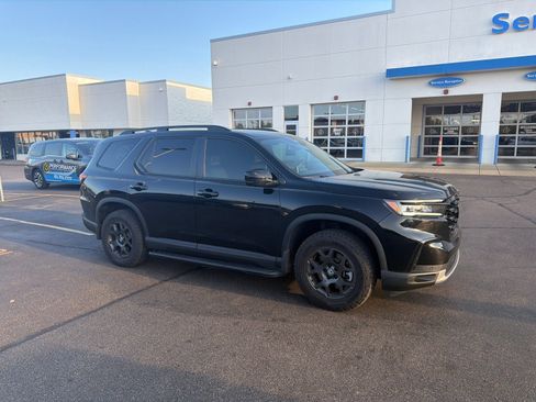 Used 2025 Honda Pilot TrailSport image 34
