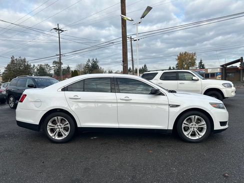 Used 2015 Ford Taurus SE image 6