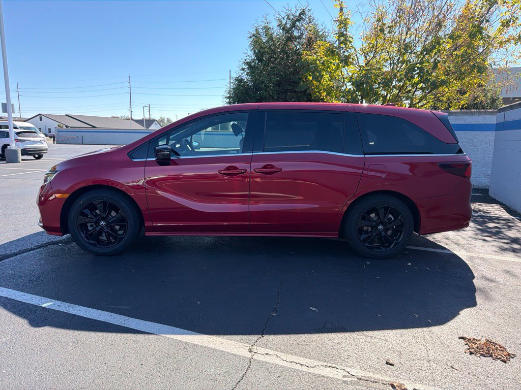 Used 2023 Honda Odyssey Sport image 2
