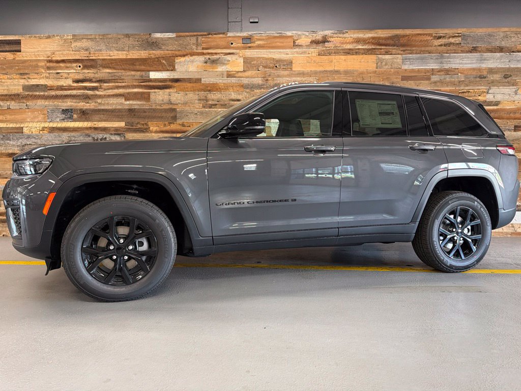 New 2026 Jeep Grand Cherokee Altitude AWD/4WD image 12