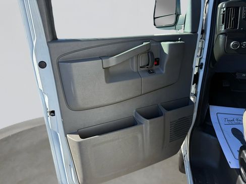 Used 2017 Chevrolet Express 3500 Extended image 13