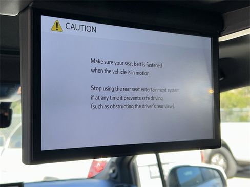 Used 2025 Toyota Sienna Platinum image 27