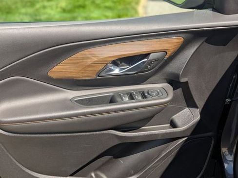 Used 2021 GMC Terrain SLE w/ Driver Convenience Package image 11