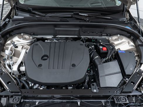 New 2026 Volvo XC60 B5 Ultra w/ Protection Package Premier image 9