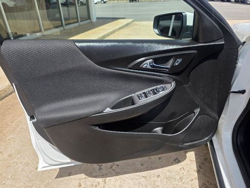 Used 2025 Chevrolet Malibu LT FWD image 11