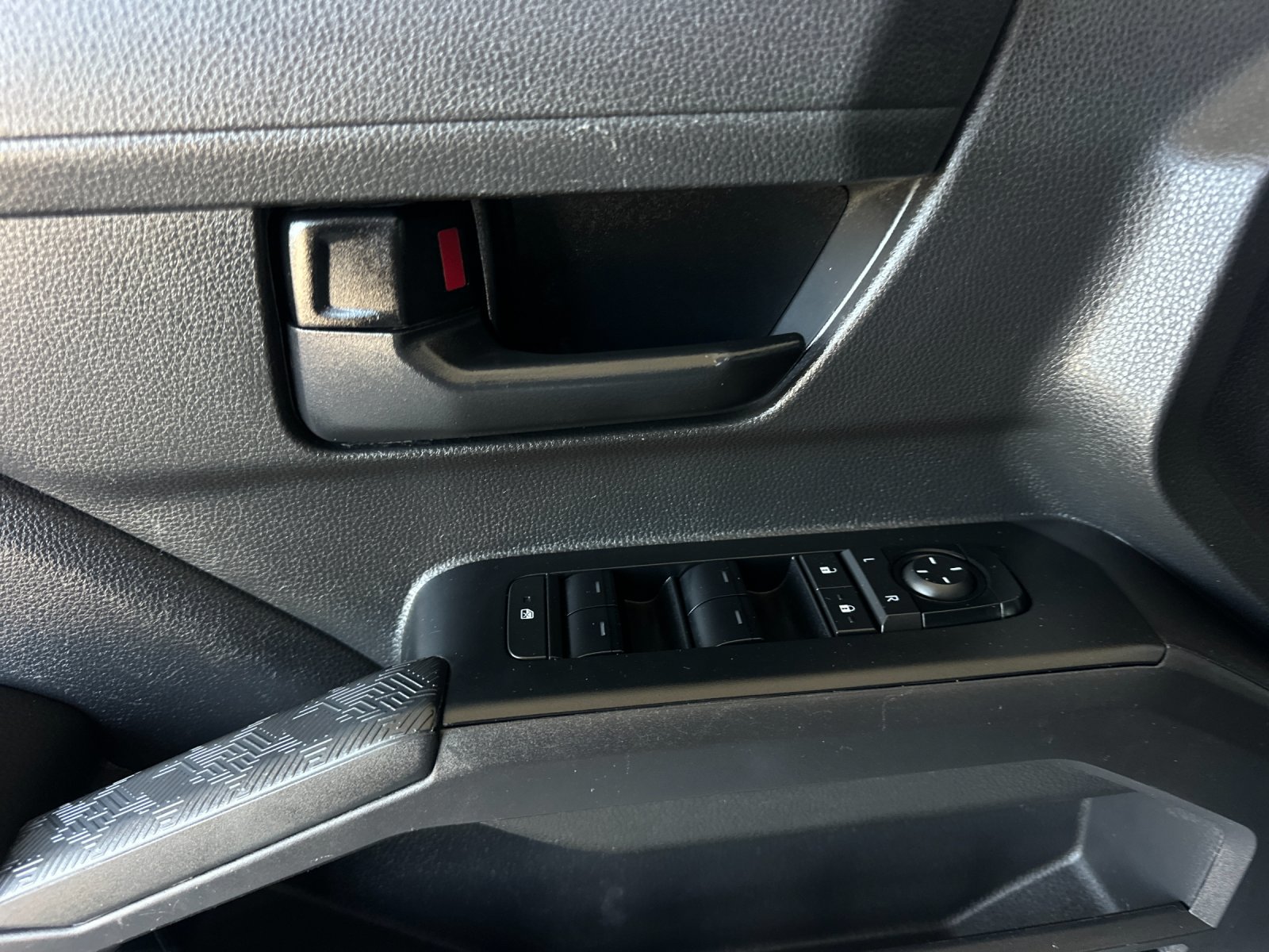 Used 2024 Toyota Tacoma SR5 AWD/4WD image 10