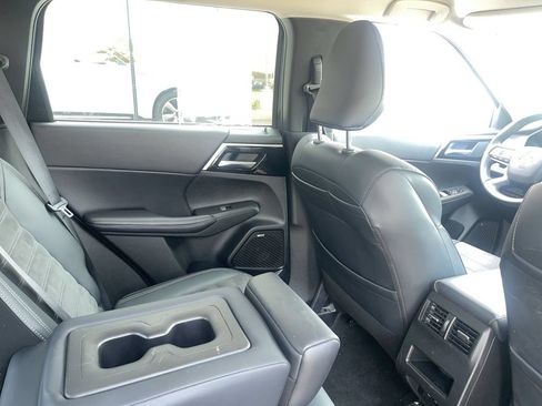 Used 2025 Mitsubishi Outlander SE AWD/4WD image 41