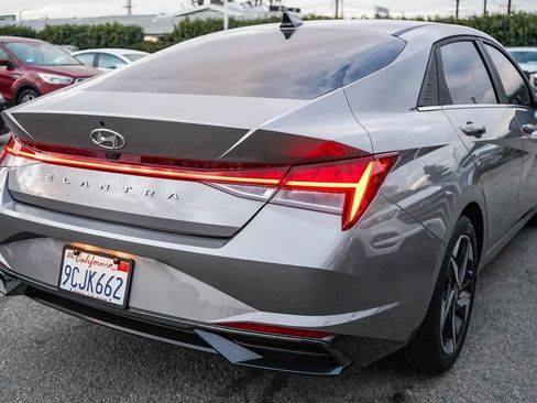 Certified 2022 Hyundai Elantra SEL w/ Convenience + Premium Package image 8