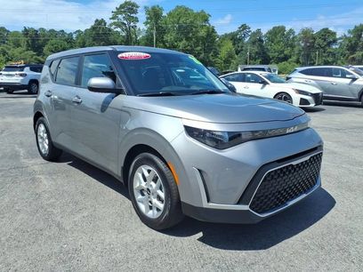 Used 2025 Kia Soul LX w/ LX Technology Package