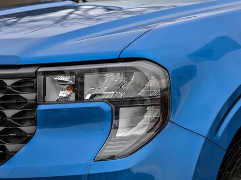 Used 2025 Ford Maverick XL image 3