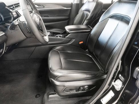 Used 2023 Jeep Grand Cherokee Limited AWD/4WD image 7