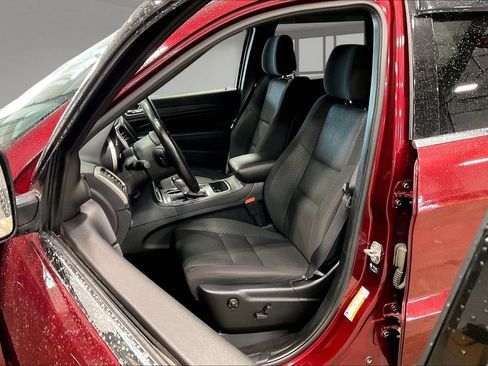 Used 2021 Jeep Grand Cherokee Laredo w/ Security & Convenience Group AWD/4WD image 22