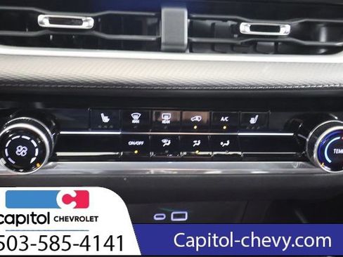 Used 2025 Chevrolet Equinox LT AWD/4WD image 21