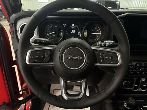 Used 2025 Jeep Wrangler Unlimited Sahara AWD/4WD image 13