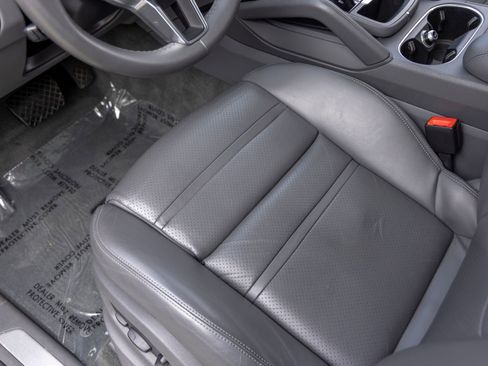 Certified 2022 Porsche Cayenne AWD/4WD image 25