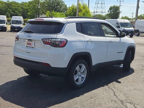 Used 2022 Jeep Compass Latitude w/ Sun and Sound Group AWD/4WD image 11