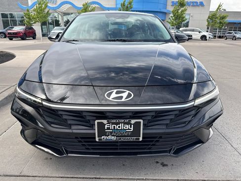 Used 2024 Hyundai Elantra SEL FWD image 2