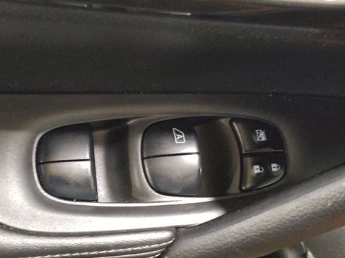 Used 2020 Nissan Rogue SV FWD image 27
