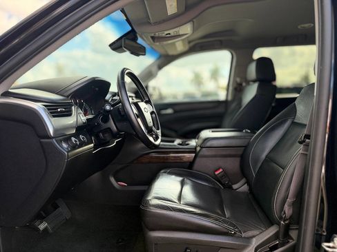 Used 2017 Chevrolet Suburban LT image 16