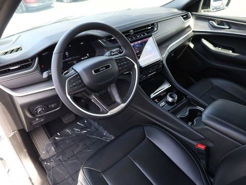 Certified 2025 Jeep Grand Cherokee L Limited w/ Black Appearance Package image 10