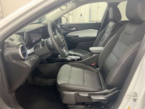 New 2026 Chevrolet Trax LT w/ Driver Confidence Package FWD image 19