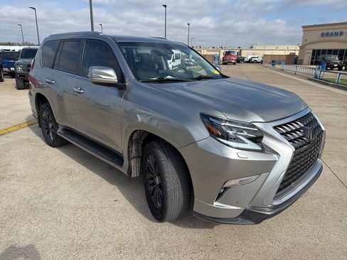 Used 2022 Lexus GX 460 Premium w/ Accessory Package image 18