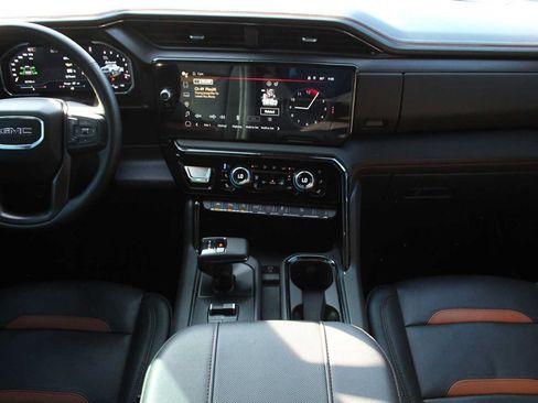 Used 2024 GMC Sierra 1500 AT4 w/ Technology Package AWD/4WD image 30