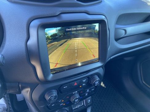 Used 2023 Jeep Renegade Latitude AWD/4WD image 37