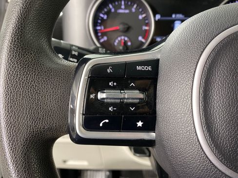 Certified 2022 Kia Carnival LX image 13