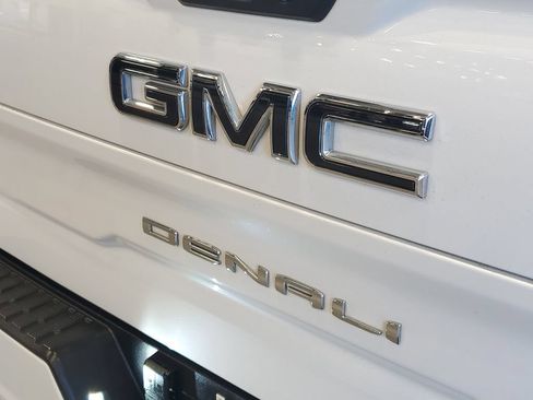 Used 2022 GMC Sierra 1500 Denali Ultimate AWD/4WD image 5