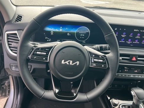 Certified 2025 Kia Seltos SX w/ SX Sunroof Package image 12