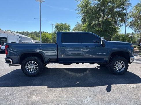Used 2025 Chevrolet Silverado 2500 LTZ AWD/4WD image 3