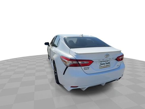 Used 2019 Toyota Camry SE FWD image 6