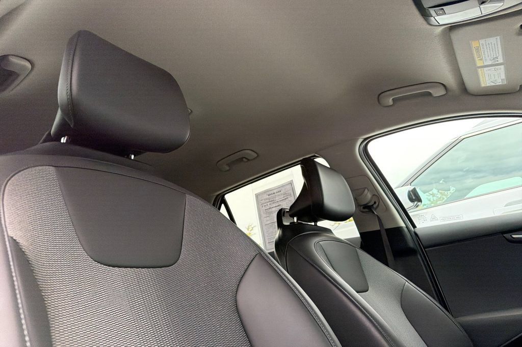 Used 2024 Kia Niro EX w/ EX Cold Weather Package FWD image 14