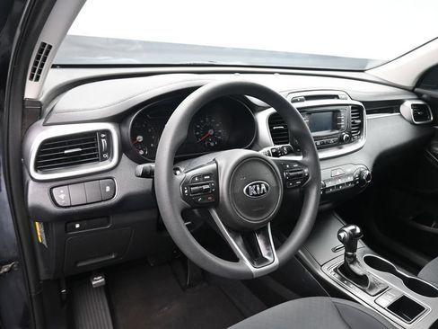 Used 2017 Kia Sorento AWD image 12
