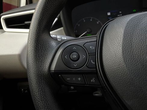 Used 2025 Toyota Corolla LE FWD image 30