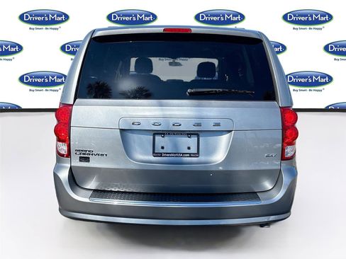 Used 2016 Dodge Grand Caravan SXT image 7