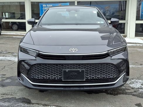 Used 2024 Toyota Crown Limited w/ Advanced Technology Package image 2